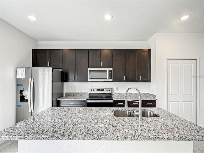 Building Photo - 406 Marion Oaks Trail