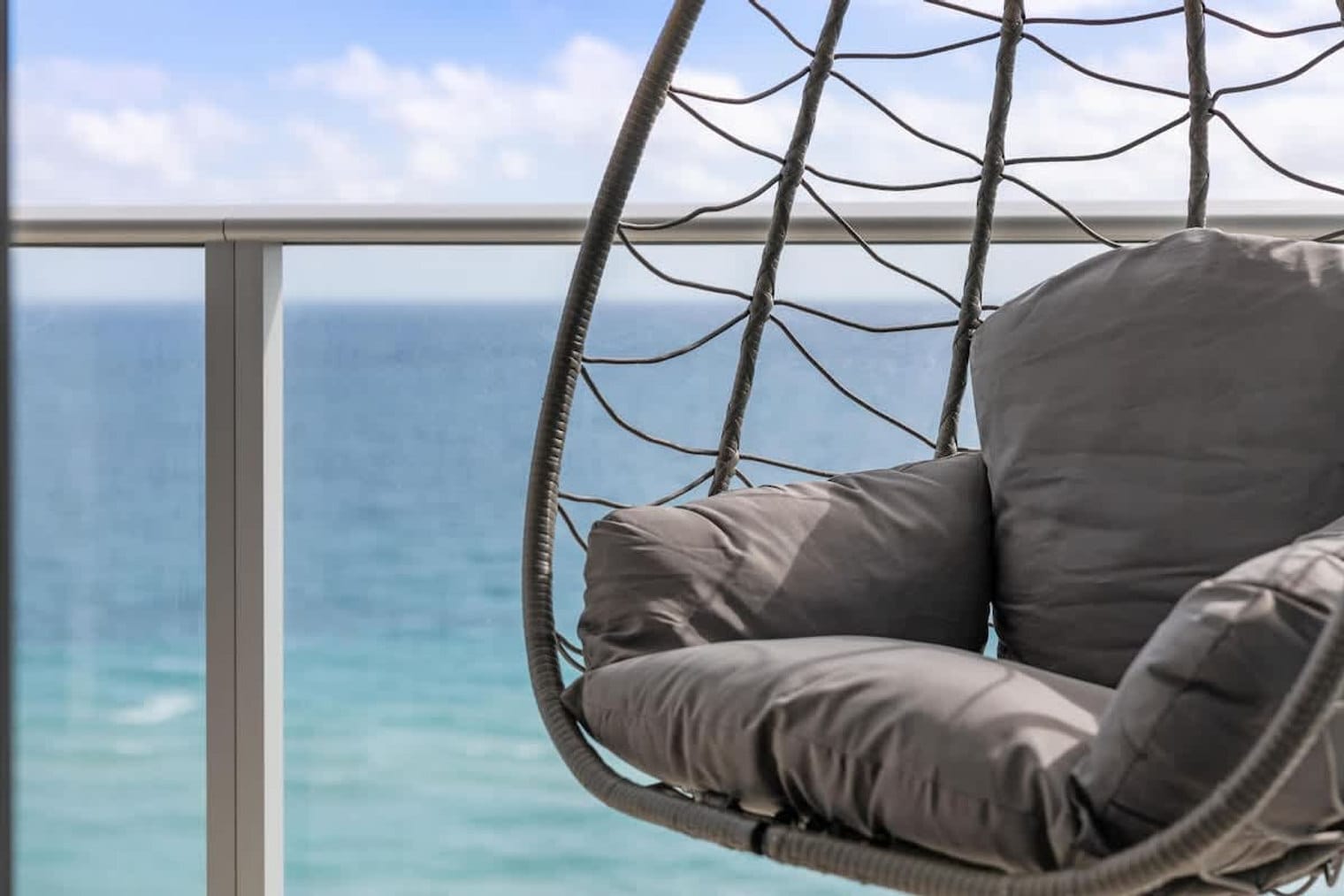 Building Photo - 4011 S Ocean Dr