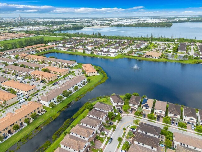 Building Photo - 3332 W 95th Terrace