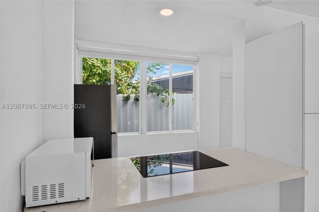 Building Photo - 1055 SW 12th St