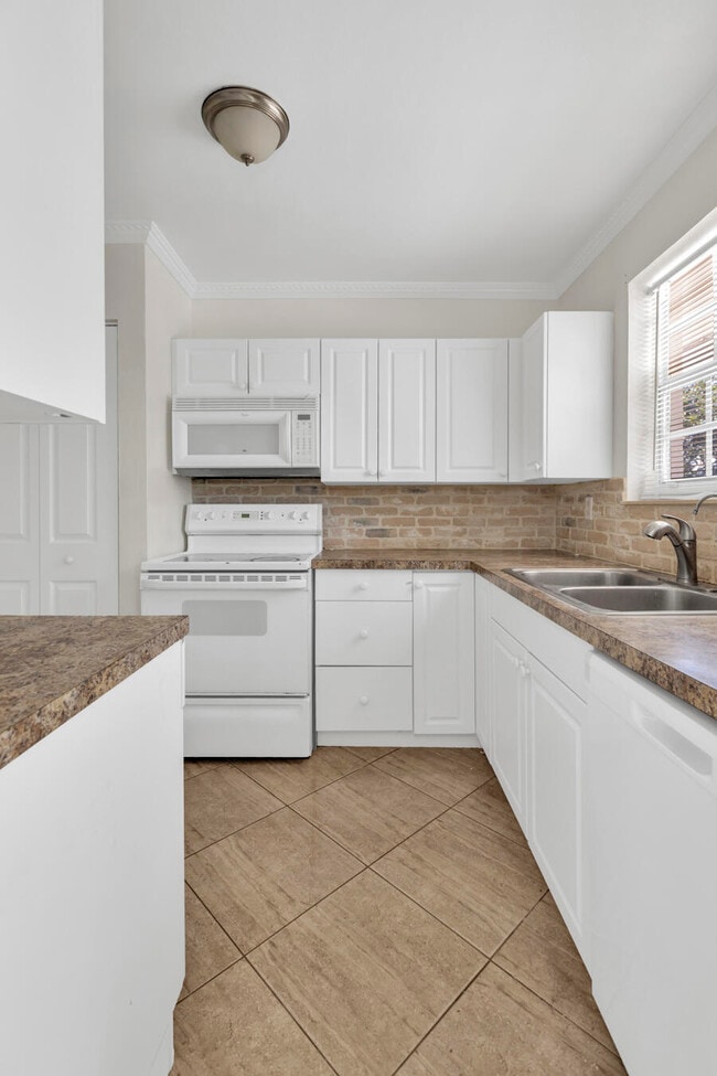 Building Photo - 261 NE 42nd St