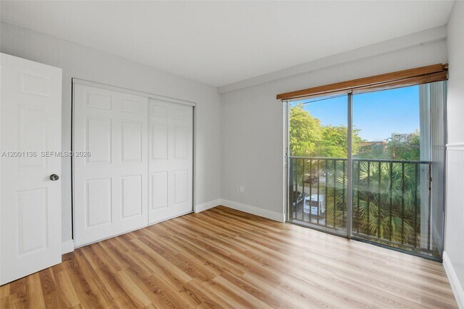 Building Photo - 301 NW 109th Ave