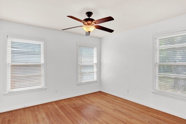 Building Photo - Convenient Living in Dallas – 3BR/2BA Home...