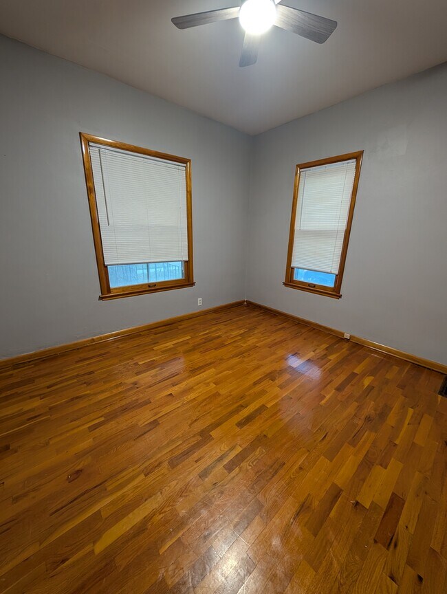 Building Photo - 528 NE Ohio Ave