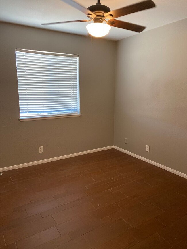 Building Photo - 401 Tiger Lily Way