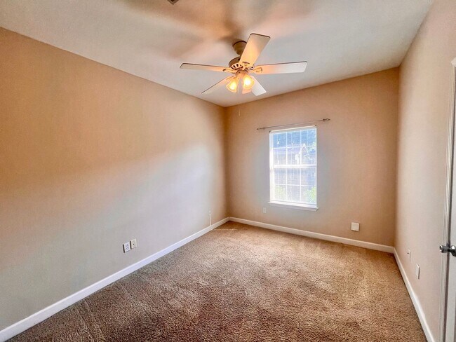 Building Photo - Nice 3BR/2BA Home - Convenient to NAS Pensacola/NAS Hospital