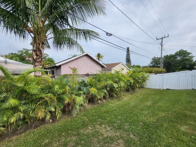 Building Photo - 18725 SW 100th Ave