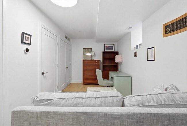 Building Photo - 6 Richardson St