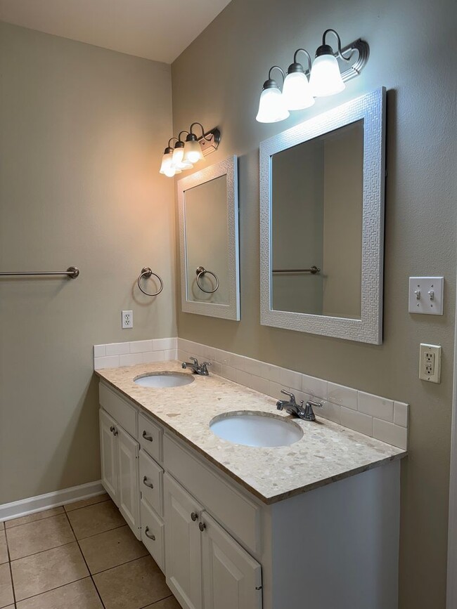 Building Photo - Beautiful Rental in Walker, LA