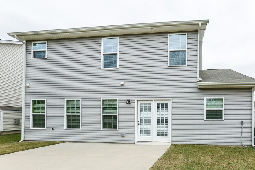 Building Photo - 1291 Farm Branch Dr SW