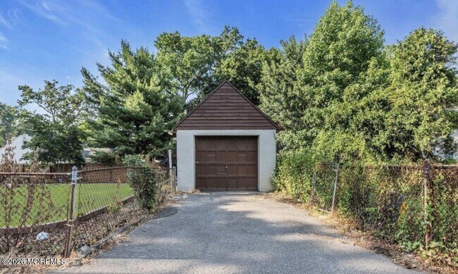 Building Photo - 402 Ryders Ln