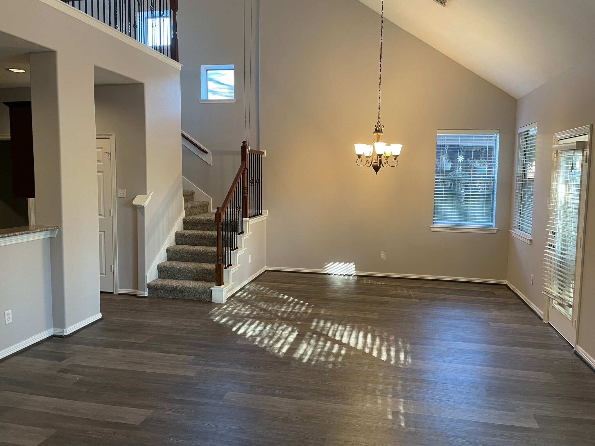 eat in breakfast nook - 20100 Bitter Root Dr