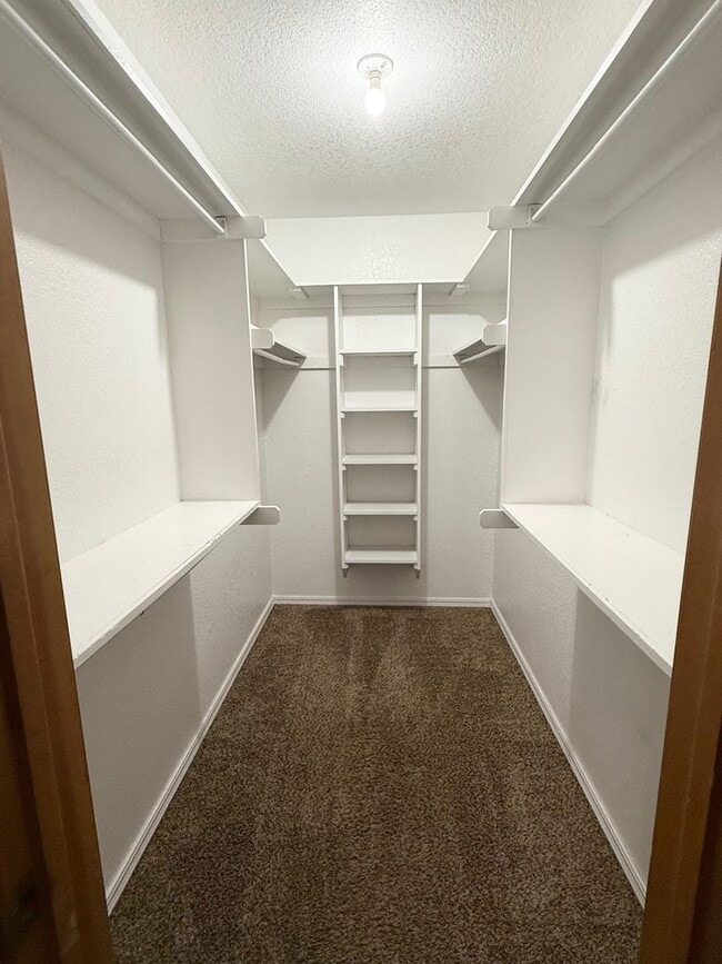 Building Photo - Great 2 Bed 2 Full Bath