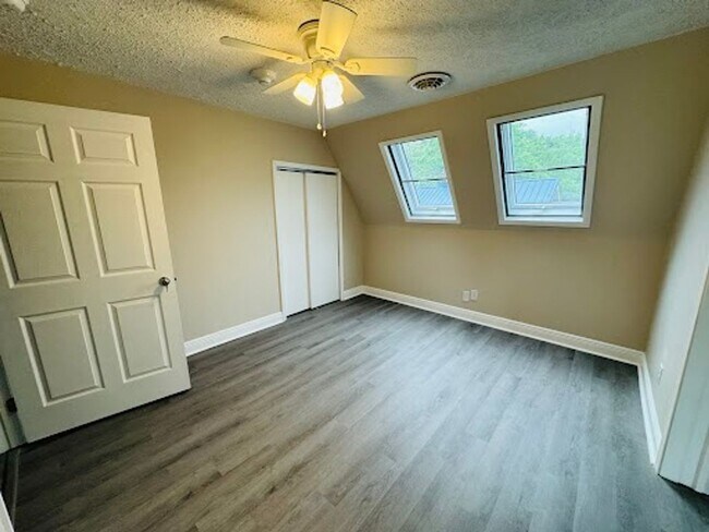 Building Photo - 363 Mansion Ave