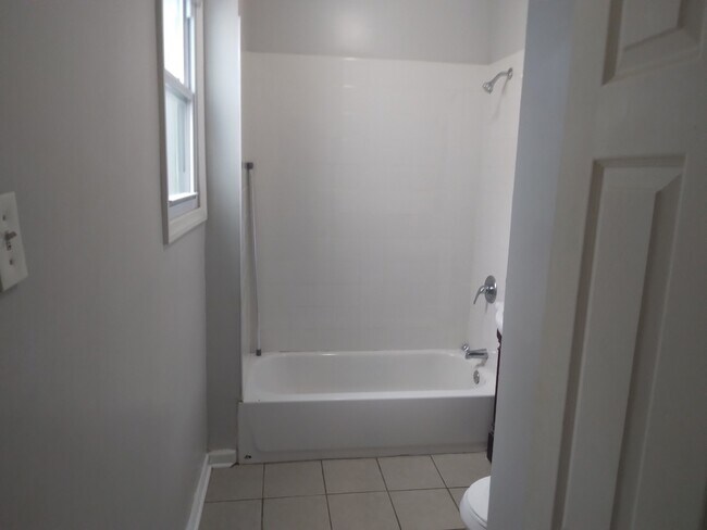 Building Photo - 42 Tillinghast St