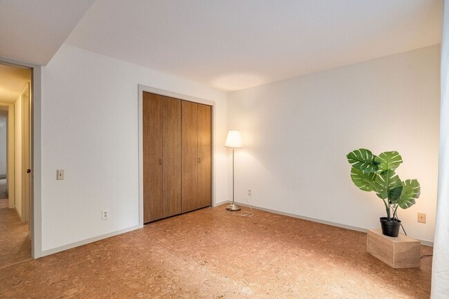 Building Photo - Pool’s Open! -Huge, refreshed 2 BR-2 Bath ...
