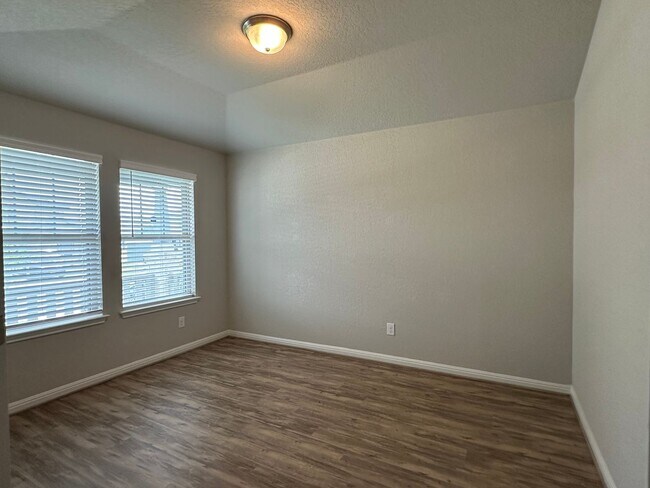 Building Photo - Beautiful 3bd/2ba in Meyers Landing Subdivision