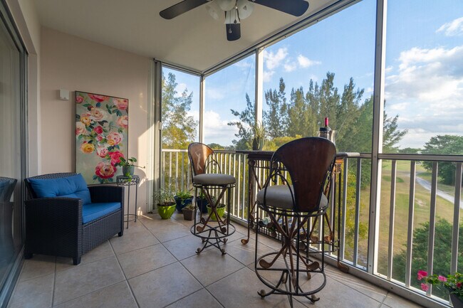 Building Photo - 3200 N Palm Aire Dr