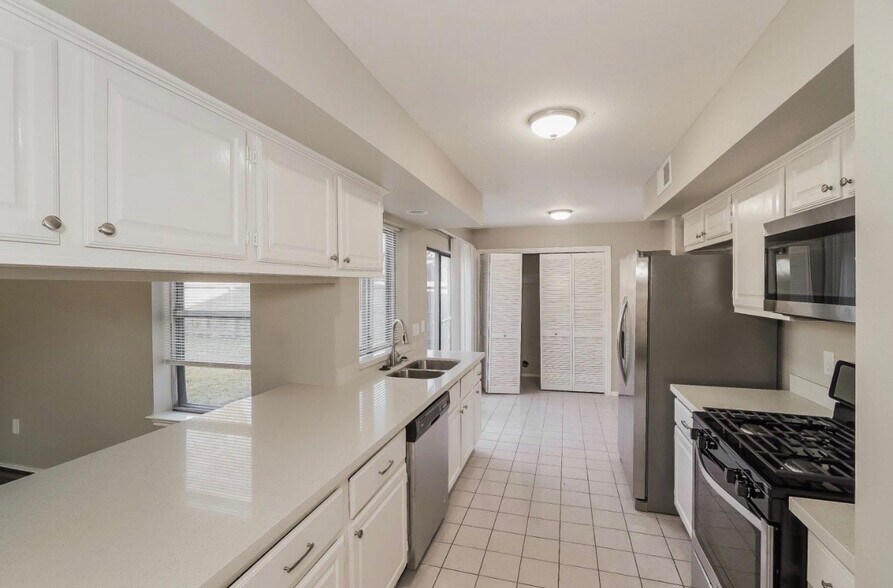 Building Photo - 6915 Eagle Ridge Dr