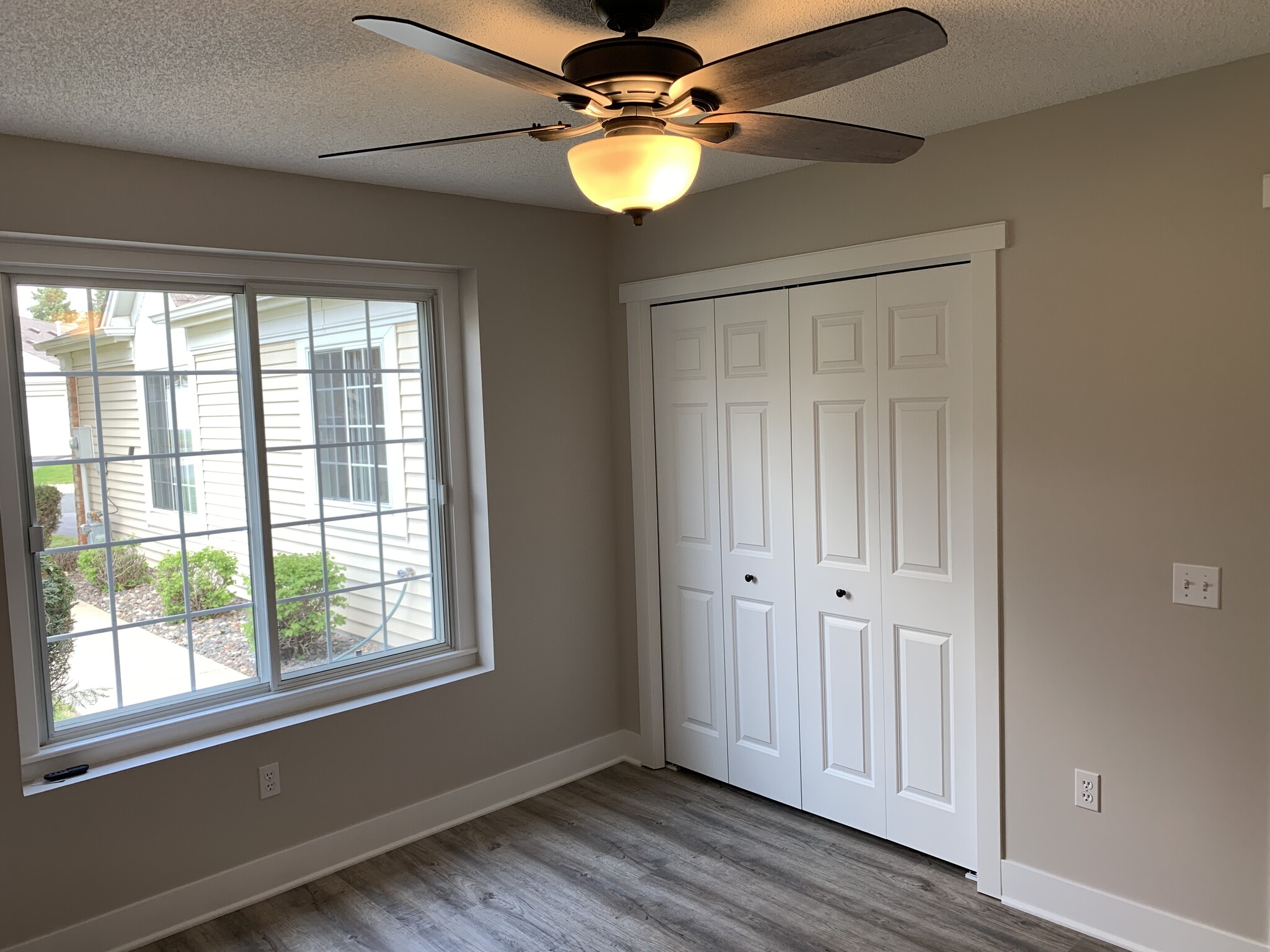 Second bedroom with large closet and lots of light - 9057 Prairieview Ln N