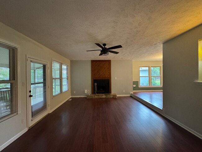 Building Photo - Charming 3 Bed, 2 Bath Fayetteville Home