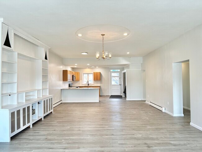 Building Photo - 449 N Main St