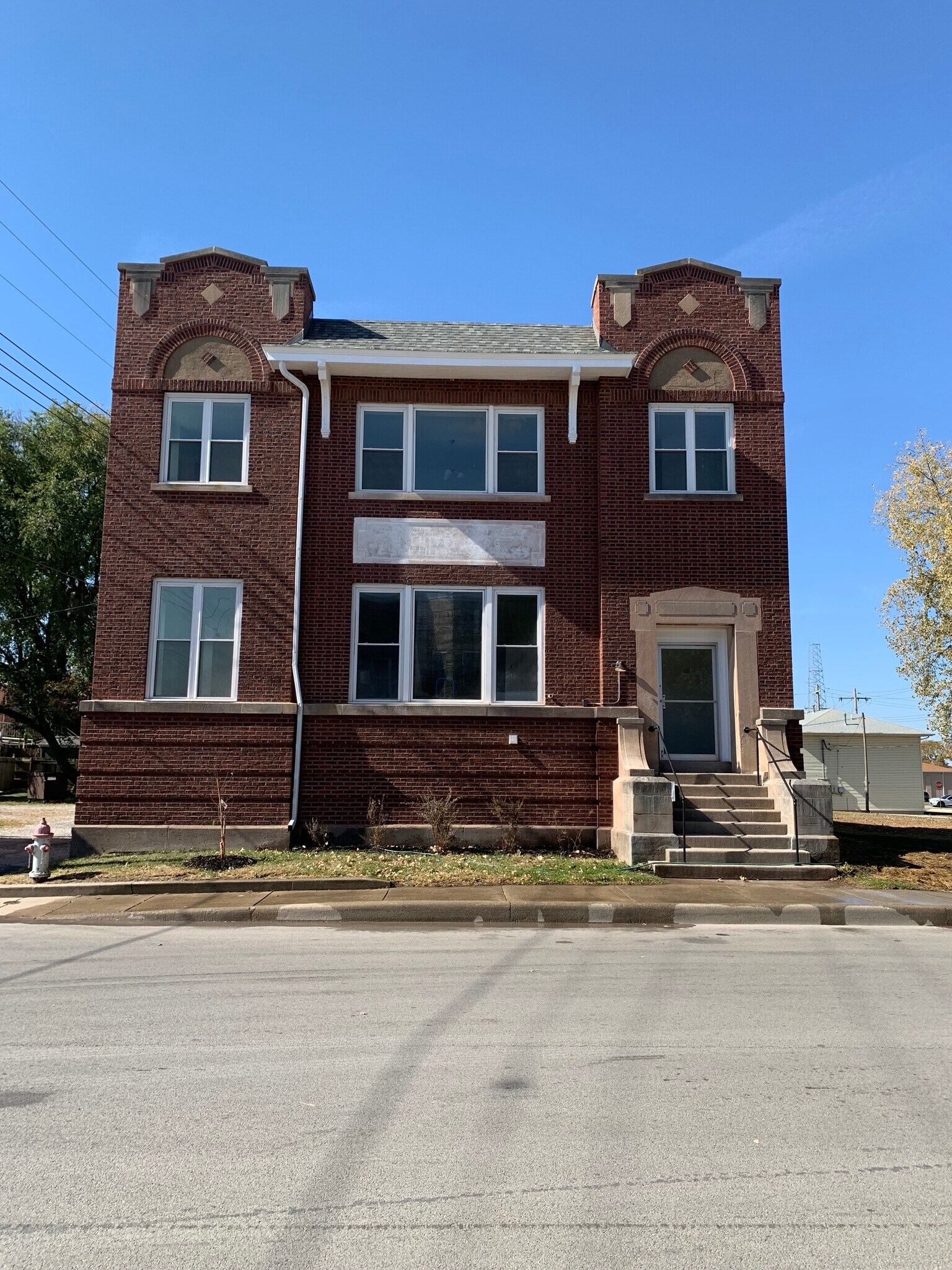 Building Photo - 111 N Walnut St