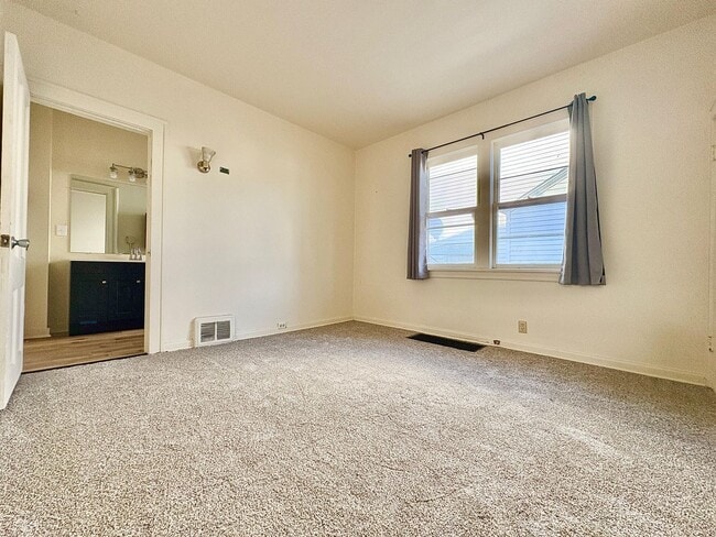 Building Photo - 1133 N Elmer St