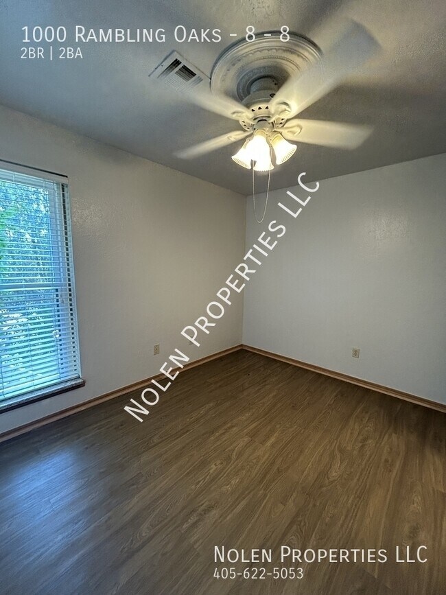 Building Photo - 1000 Rambling Oaks Dr