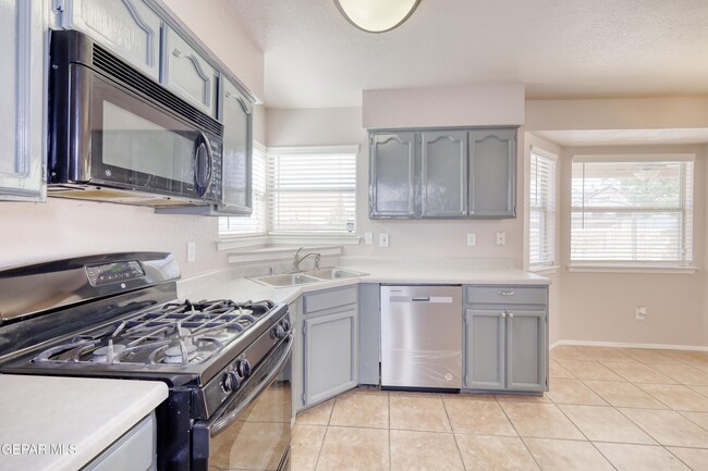 Building Photo - 12209 Chato Villa Dr