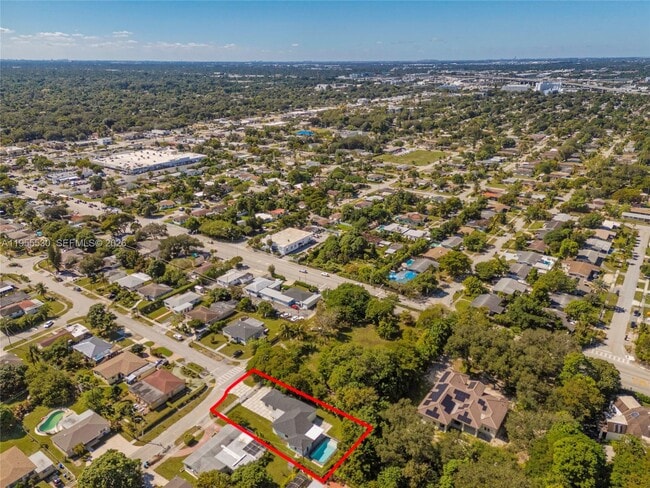 Building Photo - 651 NE 172nd St