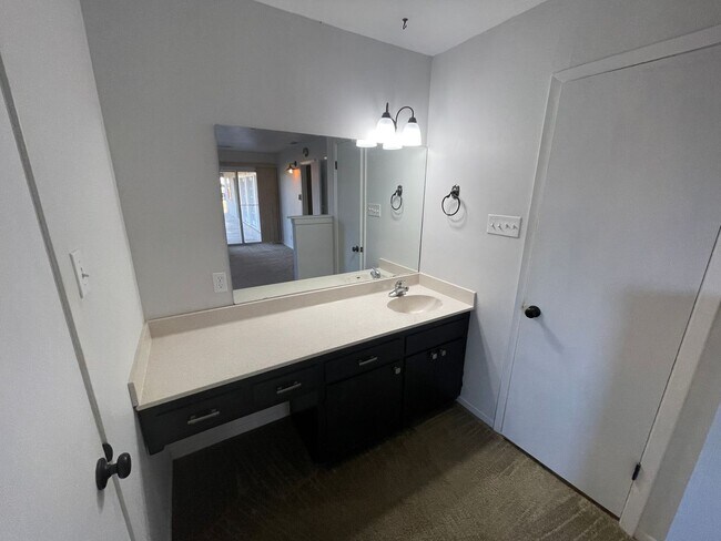Building Photo - 552 Lawson Ln