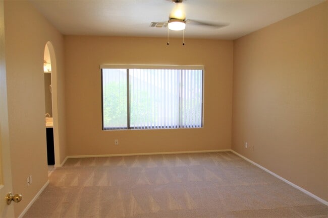 Building Photo - 26031 N 65th Dr