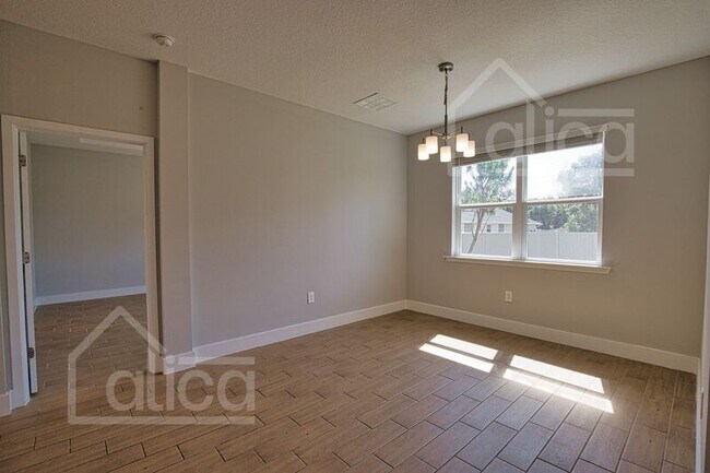 Building Photo - 1610 Rada Ln