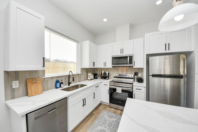 Building Photo - 3909 Maggie St