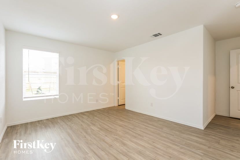 Building Photo - 10627 Erinita Way