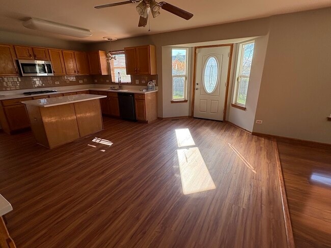 Building Photo - 23901 Cahills Way