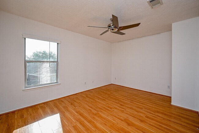 Building Photo - 18135 Brightwood Park Ln