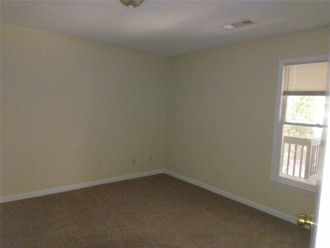 Building Photo - 1600 Oakpoint Dr SW