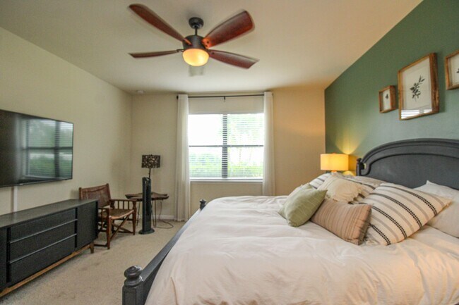 Building Photo - ** STUNNING 2012 NEW CONSTRUCTION 3/2 HOME...