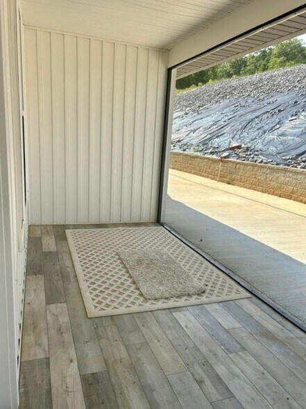 Building Photo - 166 Lakeshore Bay Dr