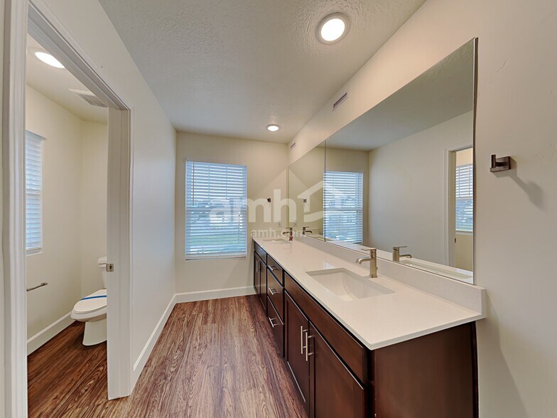 Building Photo - 11031 Kitty Hawk Rd