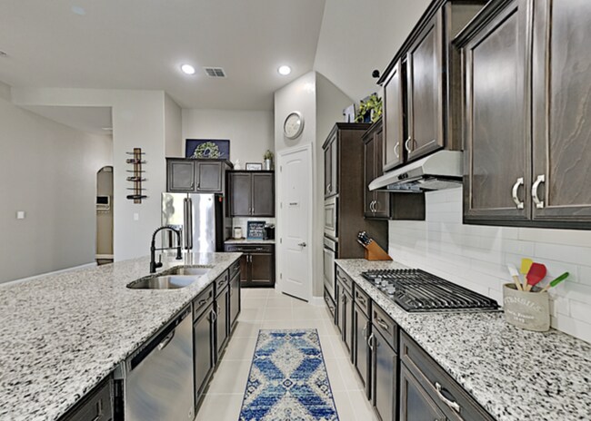 Building Photo - Spacious 4-Bedroom Ranch-Style Rental with...