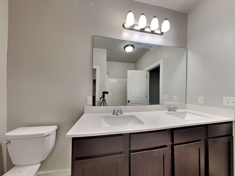 Building Photo - 14308 Peach Tree Dr