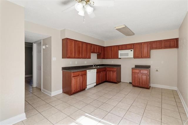 Building Photo - 1729 Newport Pl