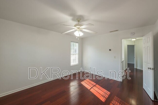 Building Photo - 1331 Memorial Dr SE
