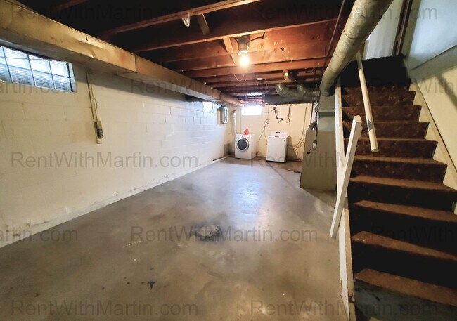 Building Photo - 1112-1114 Byron Ave