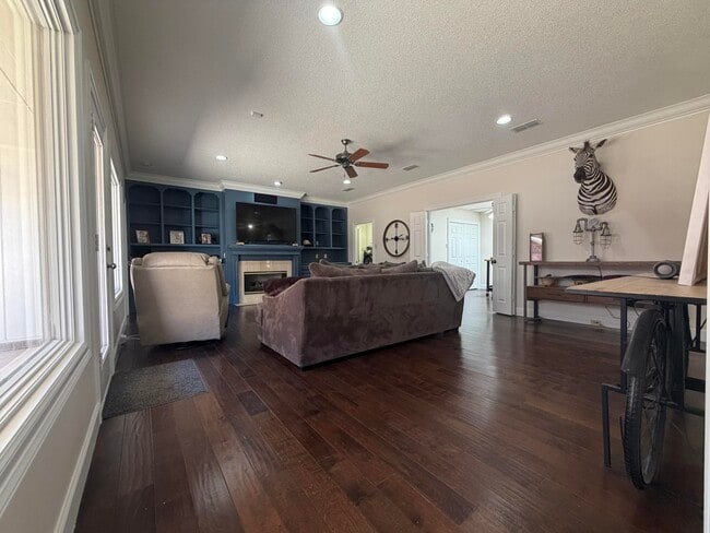 Building Photo - 4103 101st St