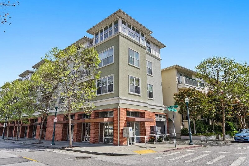 Building Photo - 2030 N Pacific Ave