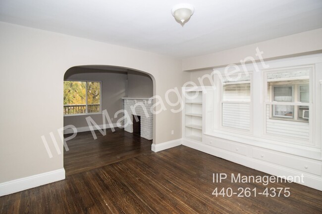 Building Photo - Welcome to this beautifully updated upper ...